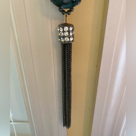 Metal Tassel Necklace‎ with 3 Large Faceted Stones - Picture 9 of 10